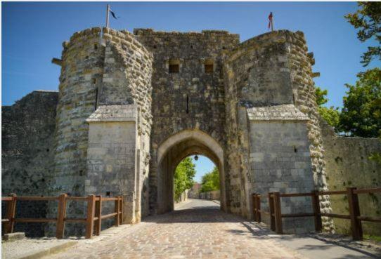 Le Gite Entre Val Et Rose Provins Exterior foto